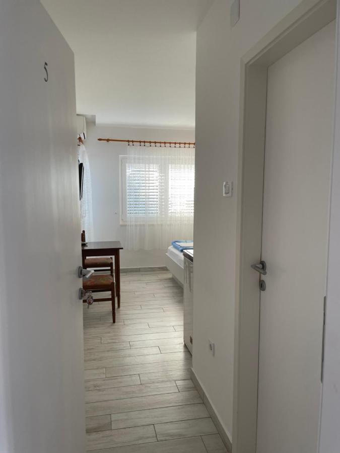 Apartment Maxim Primošten الغرفة الصورة